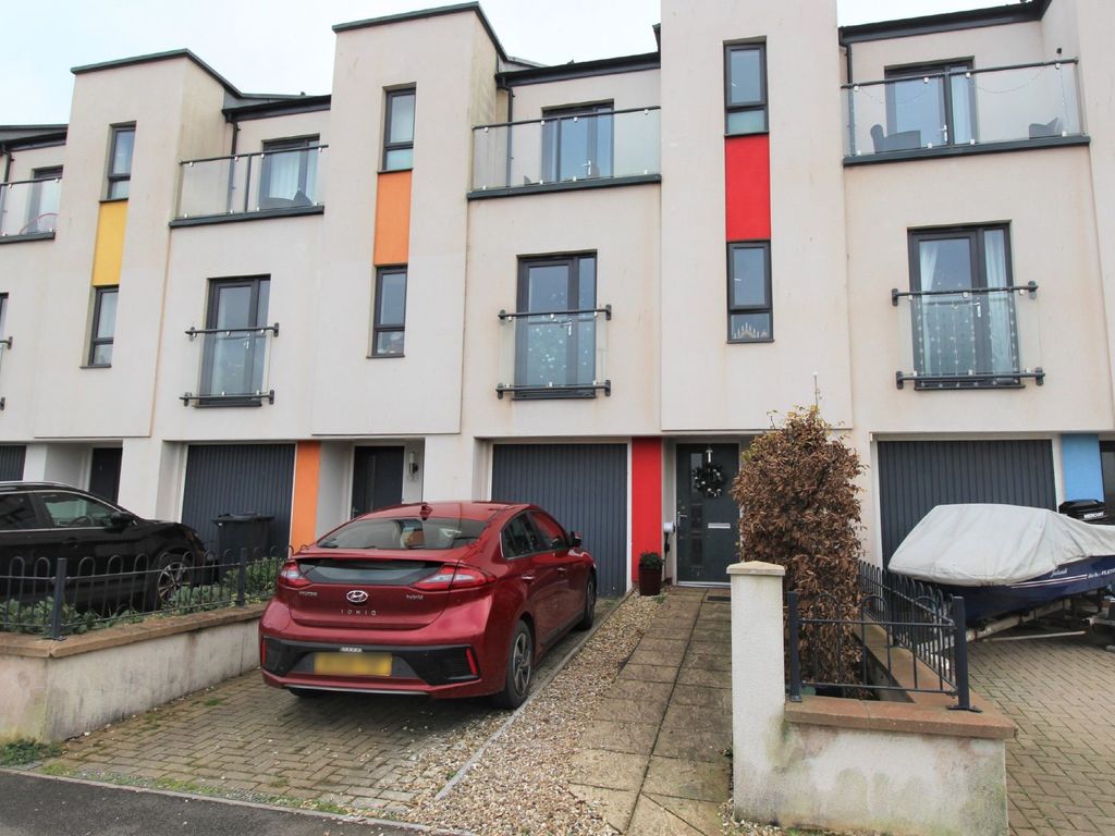 4 bed town house to rent in White Rock Way, Paignton TQ4, £1,500 pcm