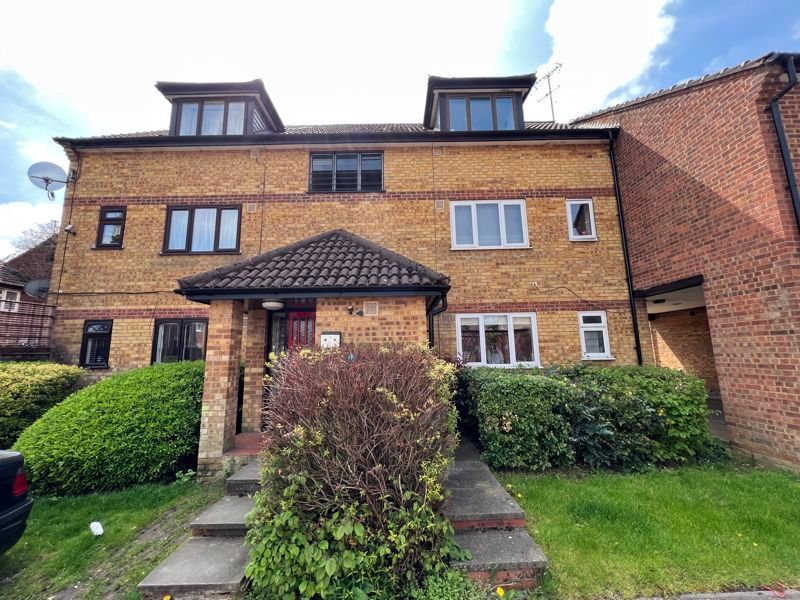 2 bed flat for sale in Springwood Crescent, Edgware HA8 Zoopla