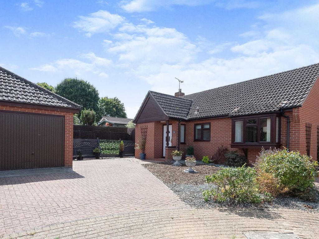 3 bed detached bungalow for sale in St. Benedicts Road, Brandon IP27