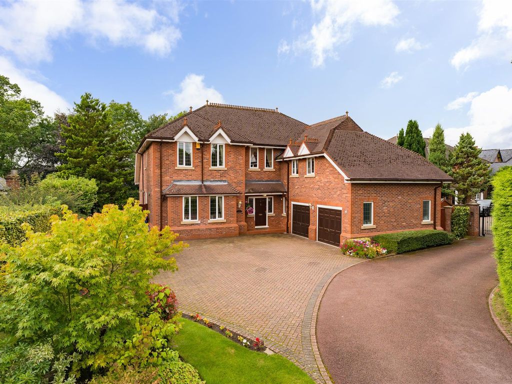 5 bed detached house for sale in Courtney Place, Bowdon, Altrincham