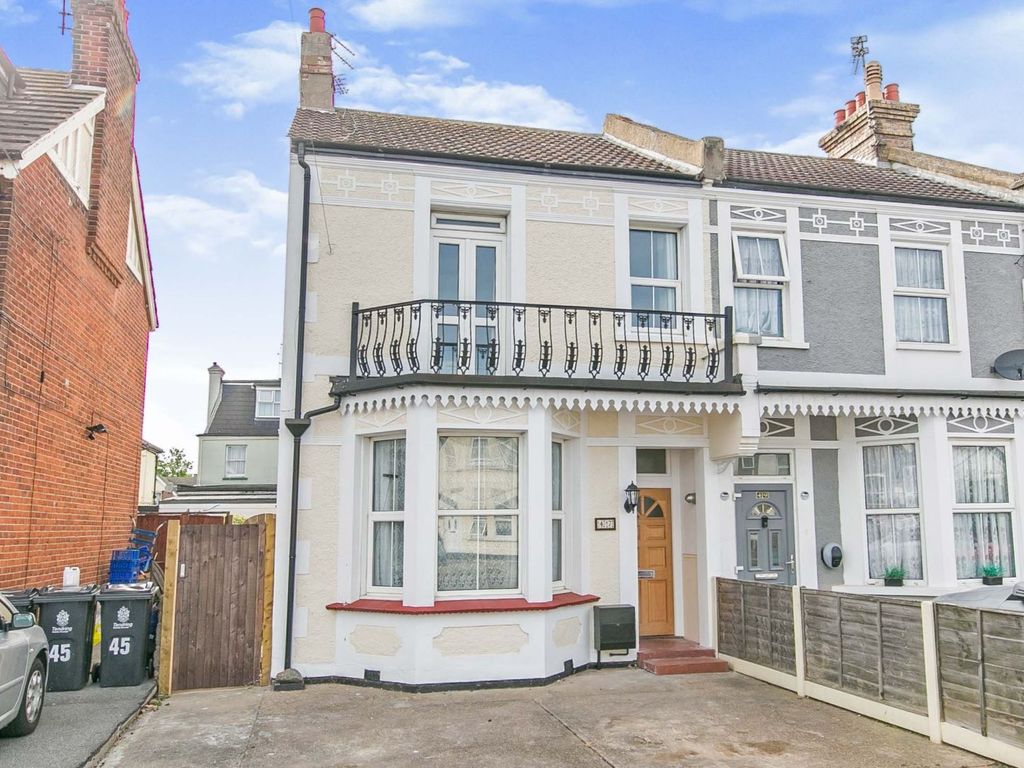 5 bed end terrace house for sale in Hayes Road, ClactonOnSea CO15