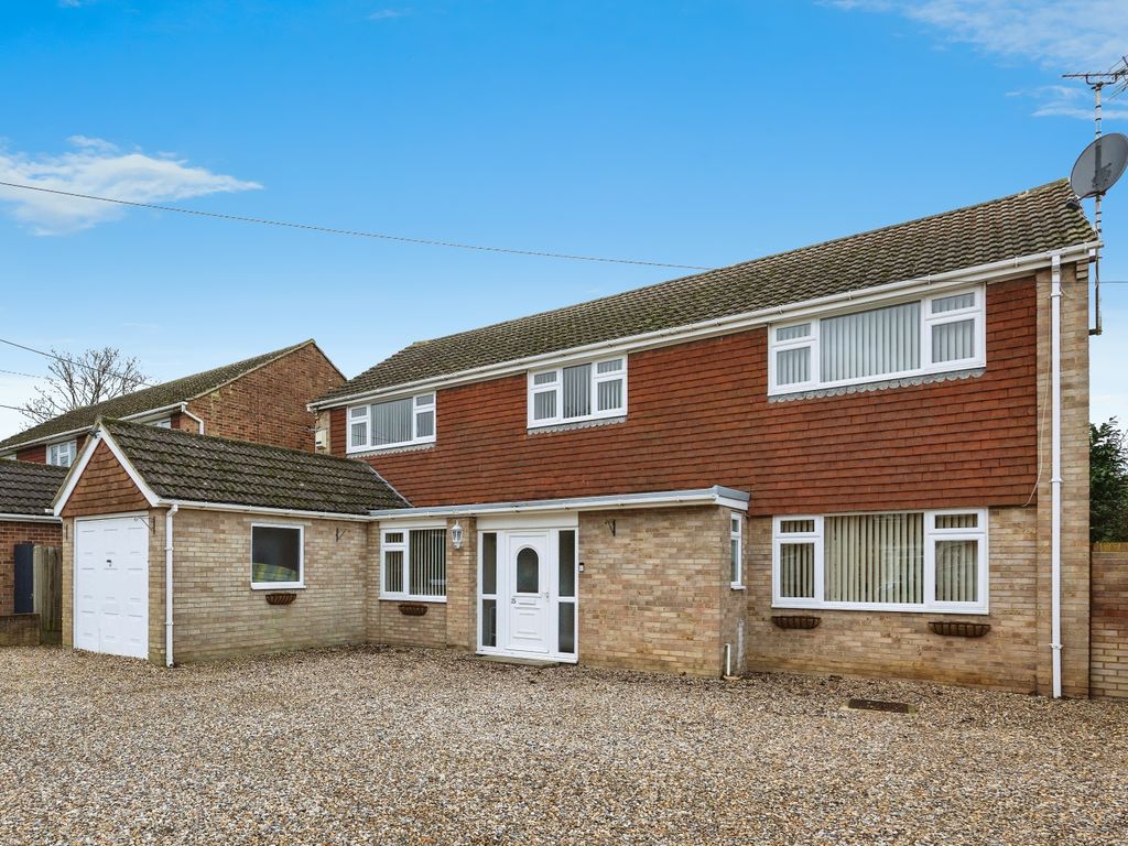 4 bed detached house for sale in Shalloak Road, Broad Oak, Canterbury
