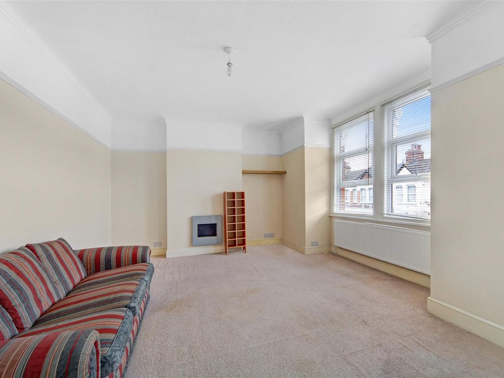 2 bed flat to rent in Ivy Road, Cricklewood, London NW2, £1,750 pcm