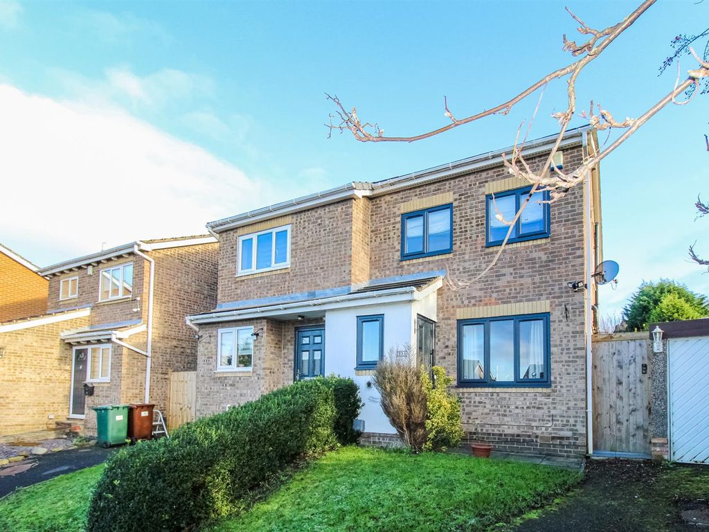 3 bed semidetached house for sale in Heath Road, Dewsbury WF12, £