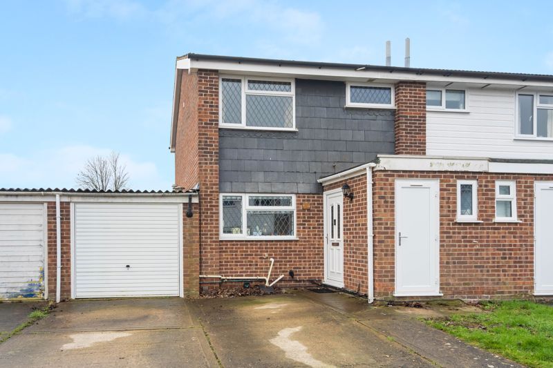 3 bed semidetached house for sale in Close, Grove, Wantage OX12