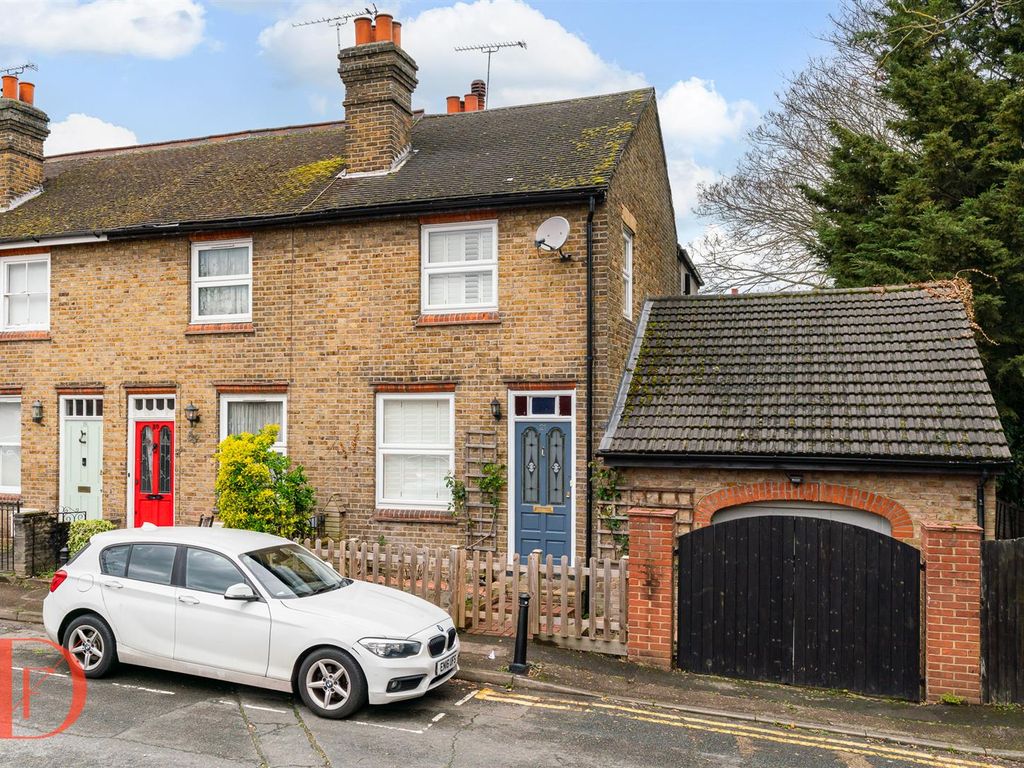 2 bed property for sale in Clifton Road, Loughton IG10, £600,000 Zoopla