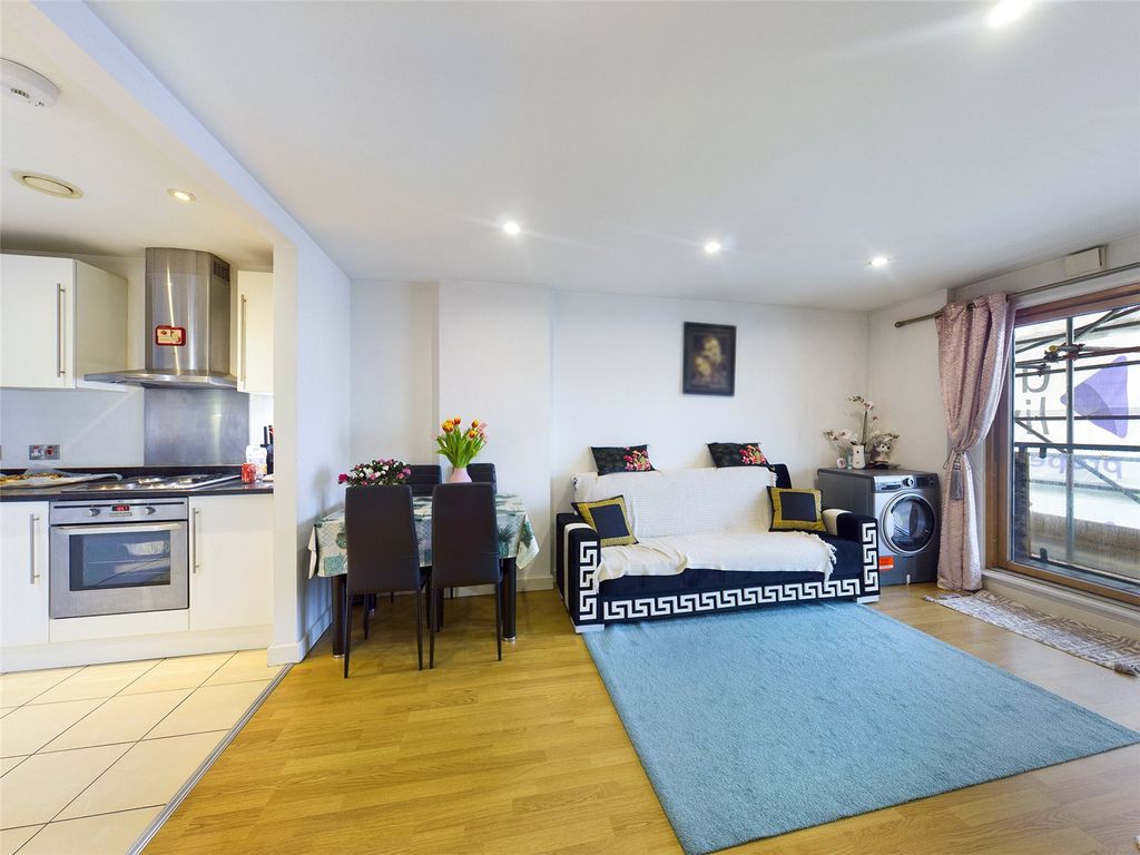 2 bed flat for sale in Atlanta Boulevard, Romford RM1 Zoopla