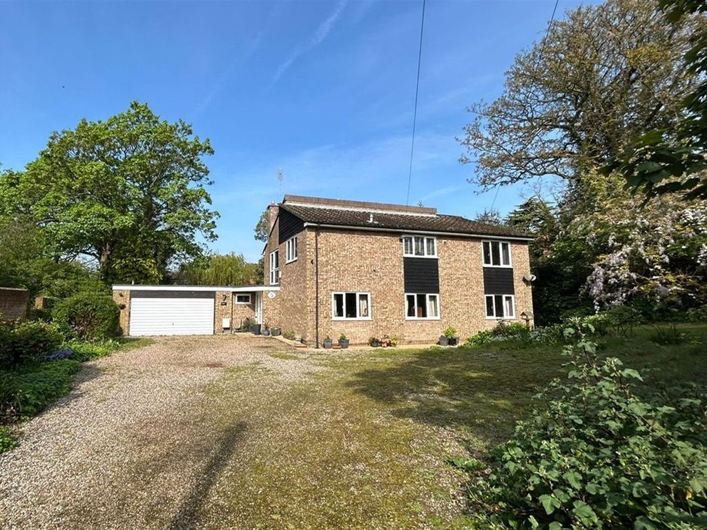 6 bed detached house for sale in Grange Road, Felixstowe IP11, £550,000