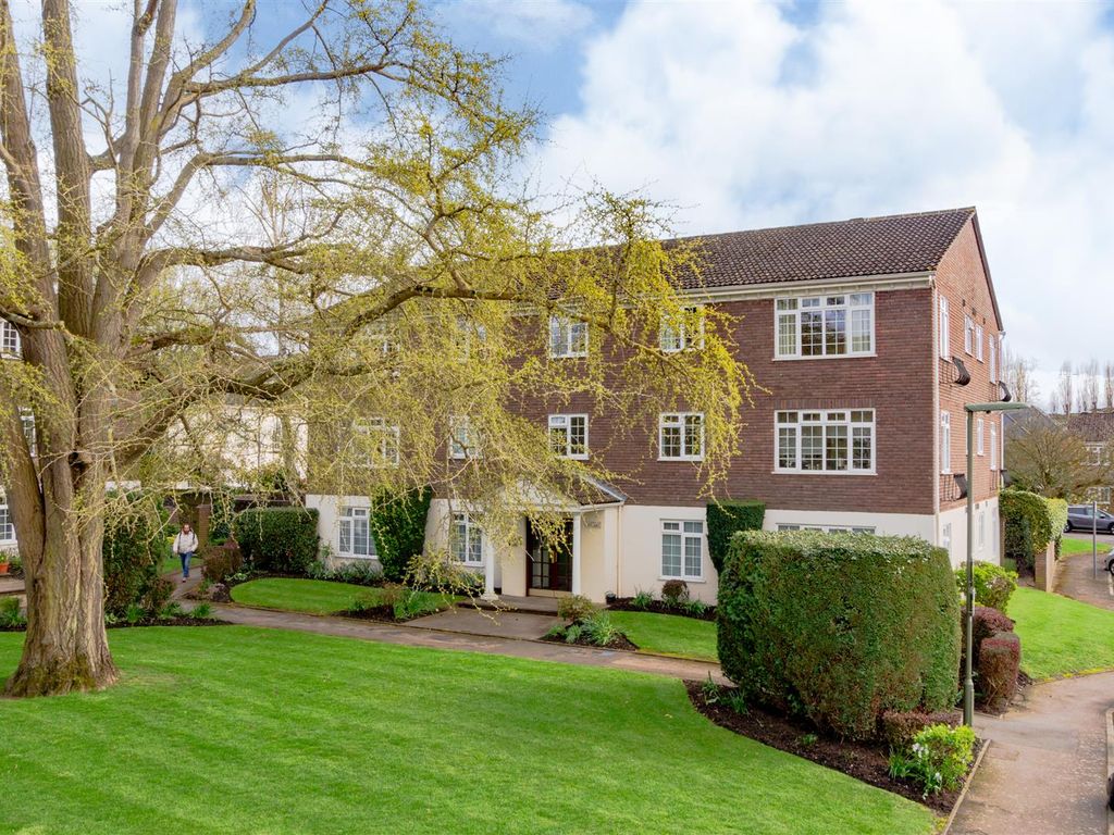 1 bed flat for sale in Hillcrest Court, Hillcrest, Weybridge KT13 Zoopla