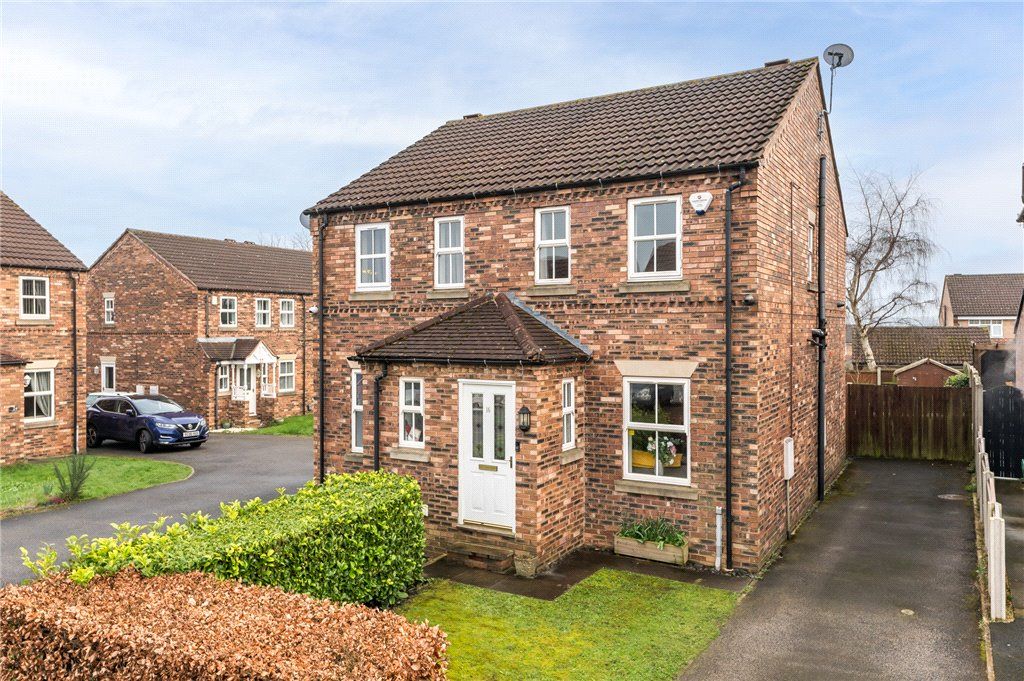 2 bed semidetached house for sale in Castlefields, Rothwell, Leeds