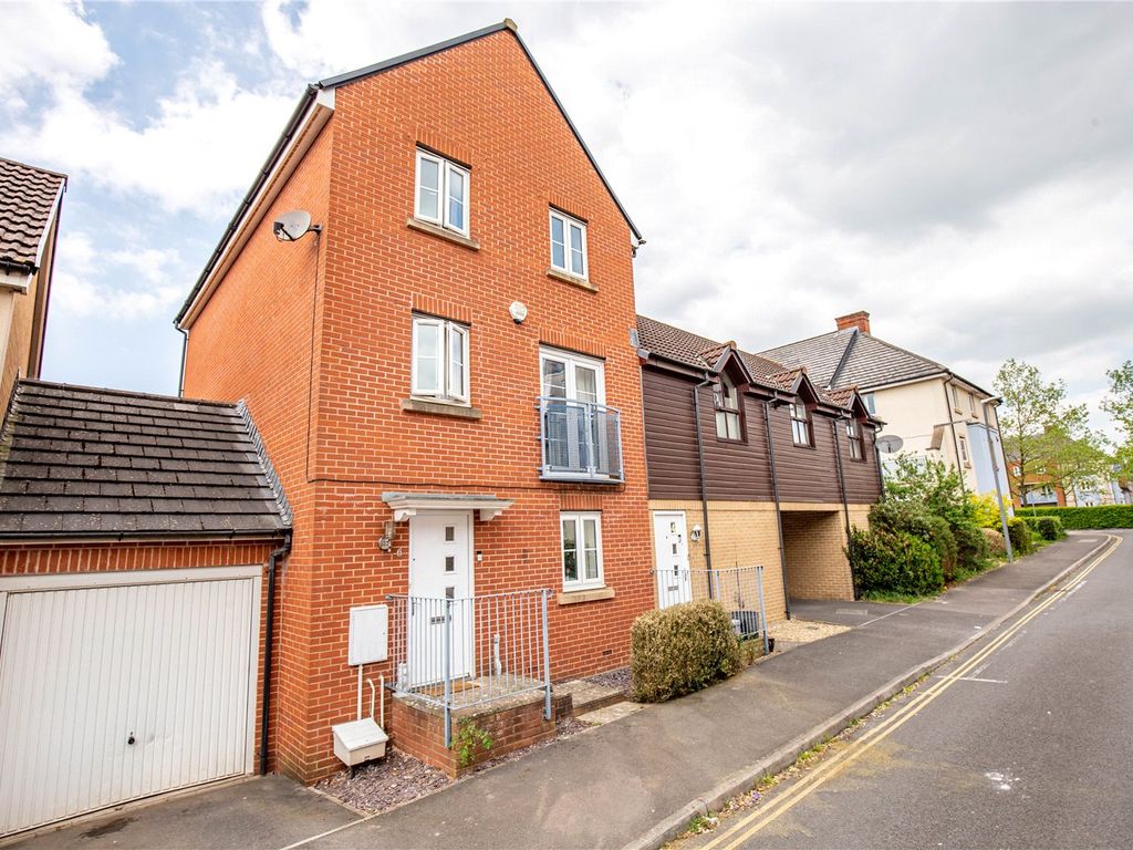 4 bed semidetached house for sale in Whistle Road, Mangotsfield, South