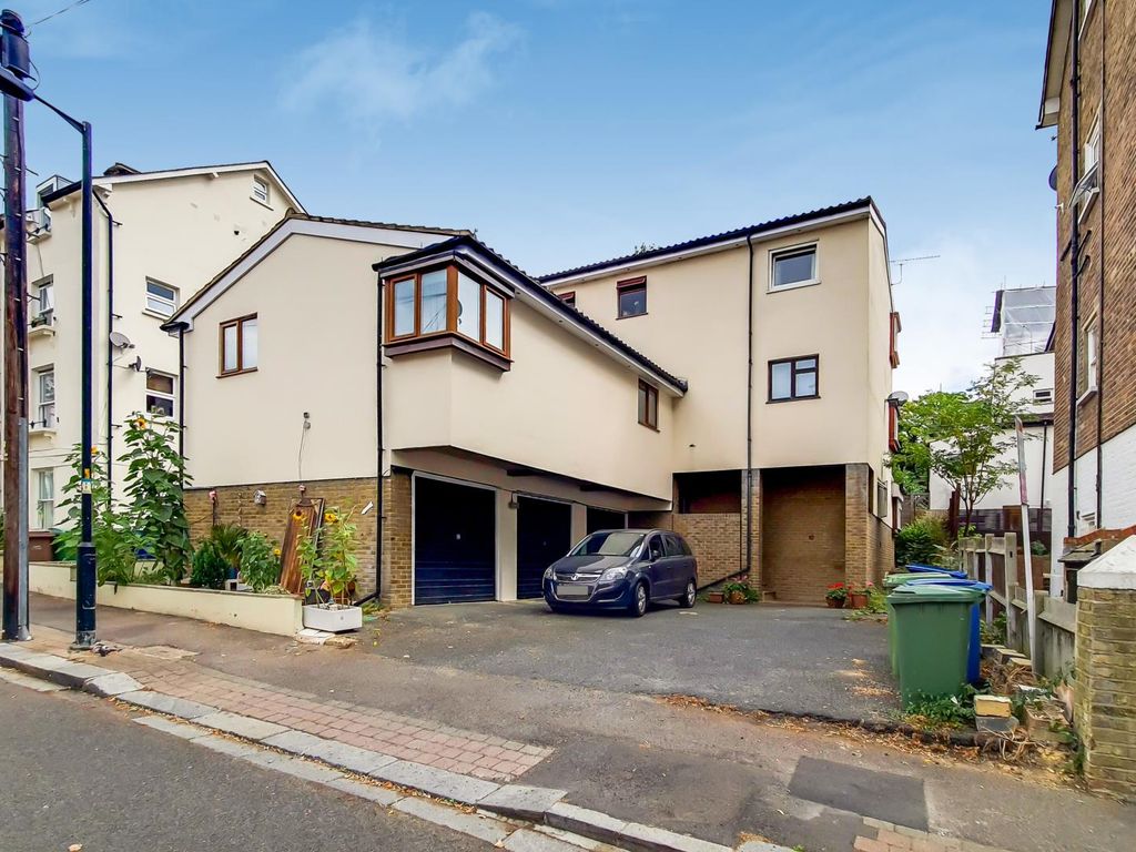 1 bed flat to rent in Rye Hill Park, London SE15 Zoopla