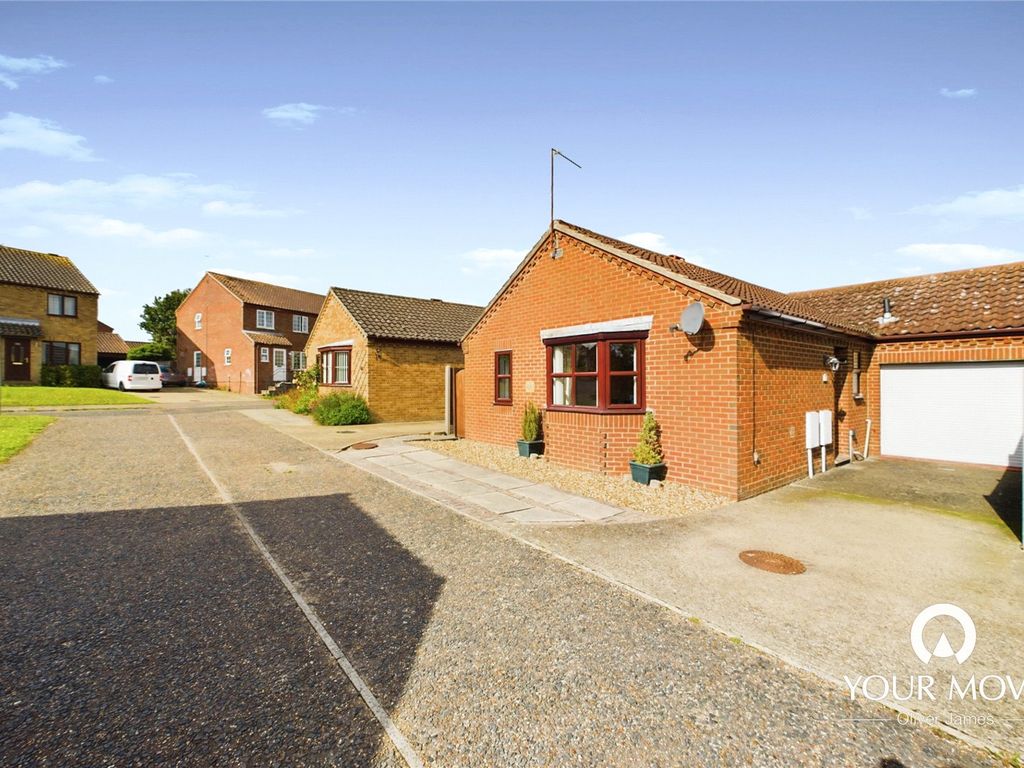 2 bed bungalow for sale in Hillrise Close, Worlingham, Beccles, Suffolk