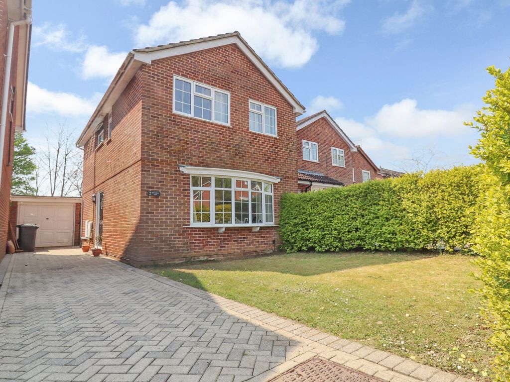 3 bed detached house for sale in Oak Coppice Close, Fair Oak, Eastleigh