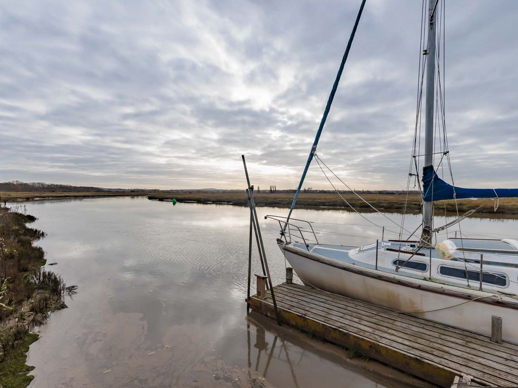 5 bed semidetached house for sale in Nagden Cottages, Sandbanks Lane