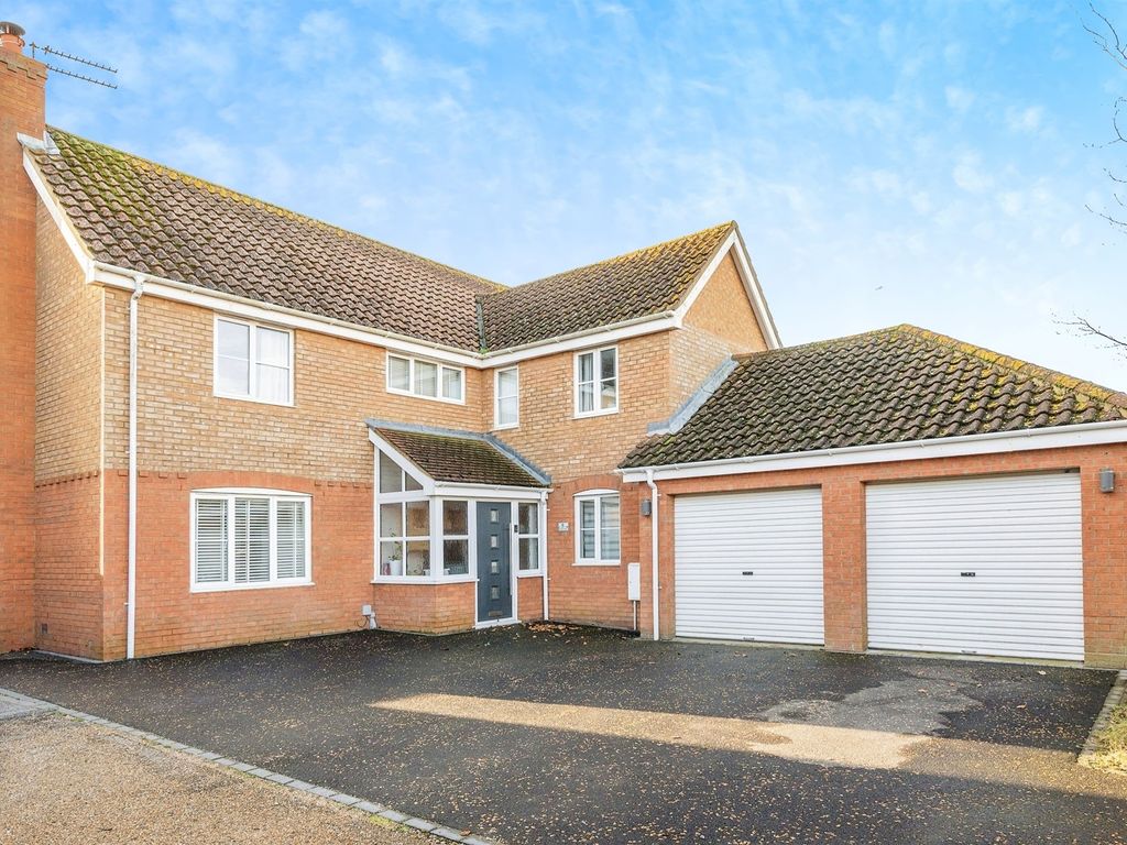 4 bed detached house for sale in Freeman Close, Hopton, Great Yarmouth