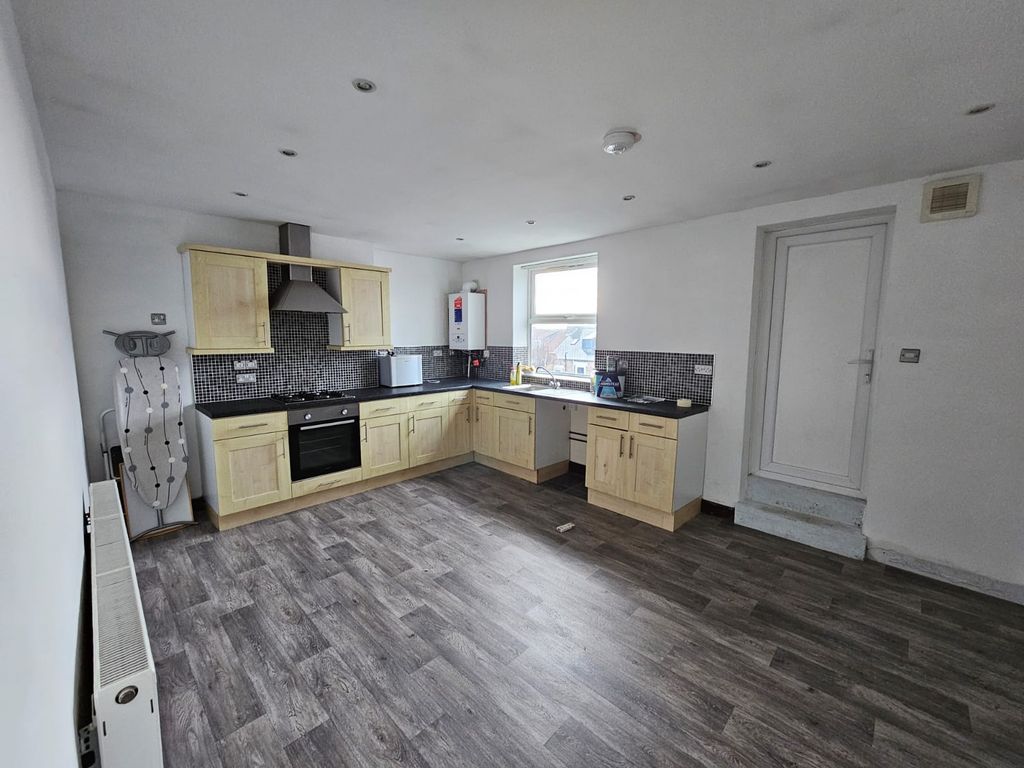 3 bed flat to rent in Alma Place, North Shields NE29, £995 pcm Zoopla