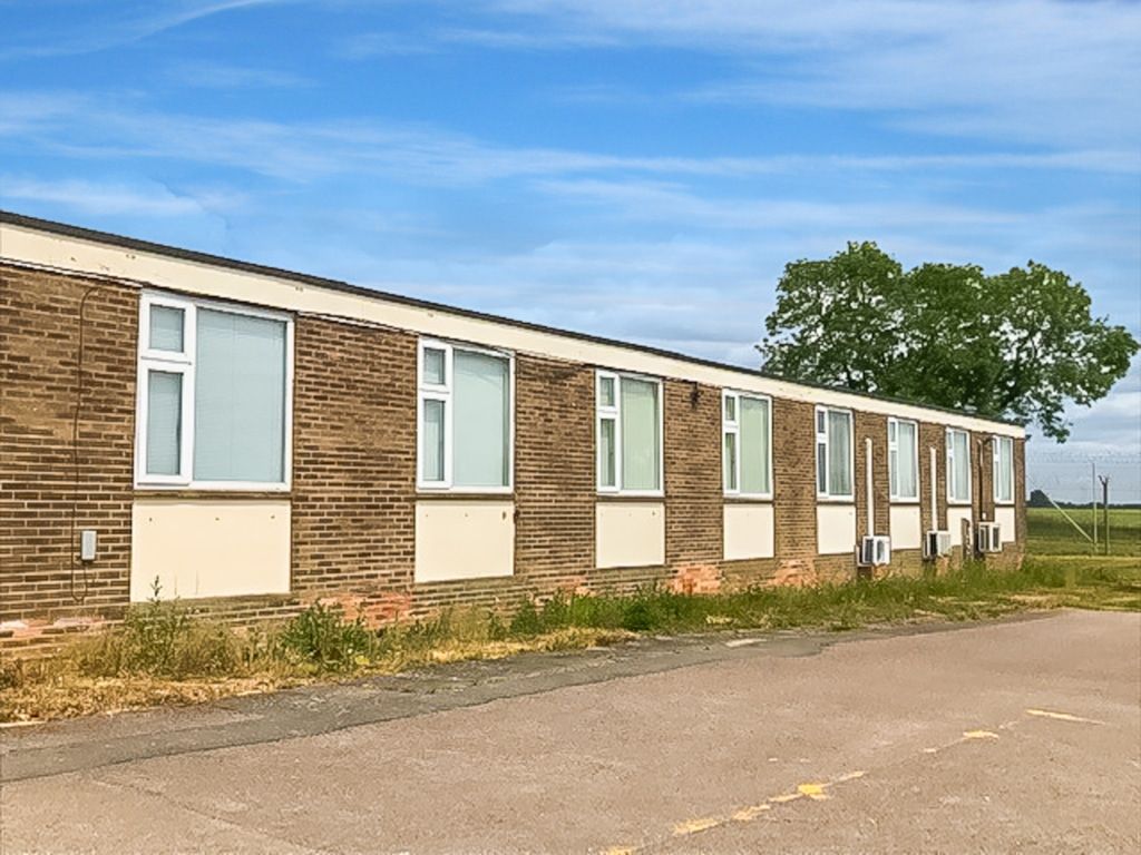 Office to let in Office 28, Signals House, Bampton Business Centre