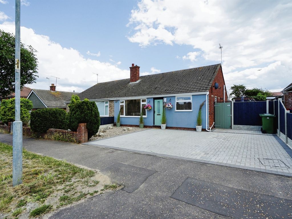 3 bed semidetached bungalow for sale in Claydon Grove, Gorleston, Great Yarmouth NR31 Zoopla