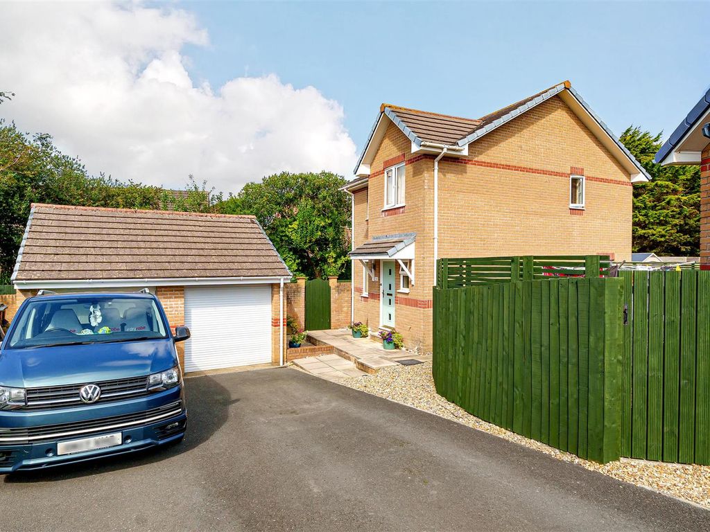 3 bed detached house for sale in Shackleton Drive, Newquay TR7, £