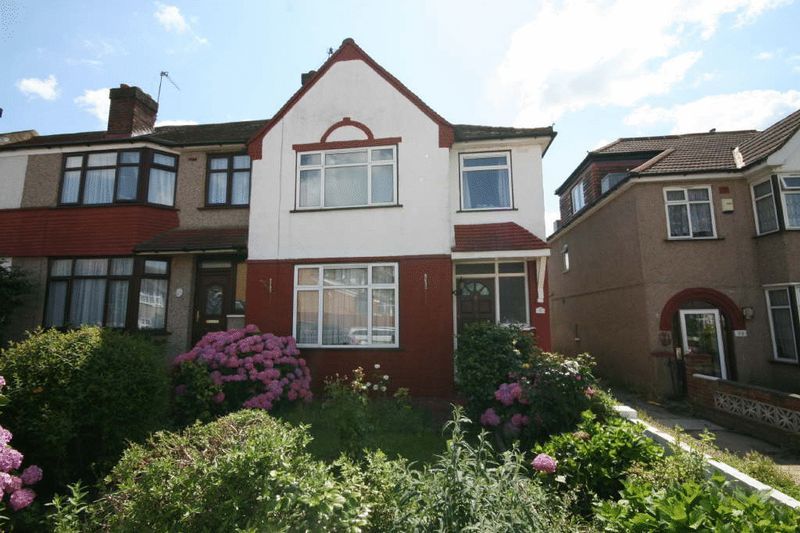 3 bed end terrace house to rent in Mansell Road, Greenford UB6, £2,000