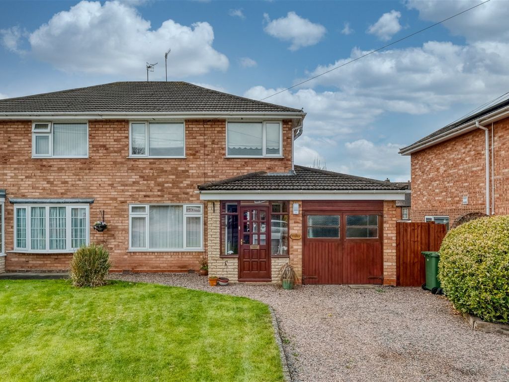 3 bed semidetached house for sale in Springfield Avenue, Aston Fields