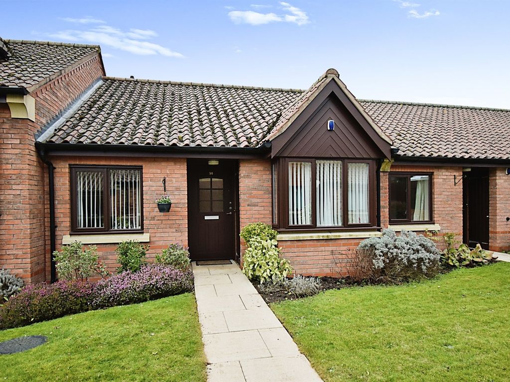 2 bed terraced bungalow for sale in Honeywell Close, Oadby, Leicester LE2 Zoopla