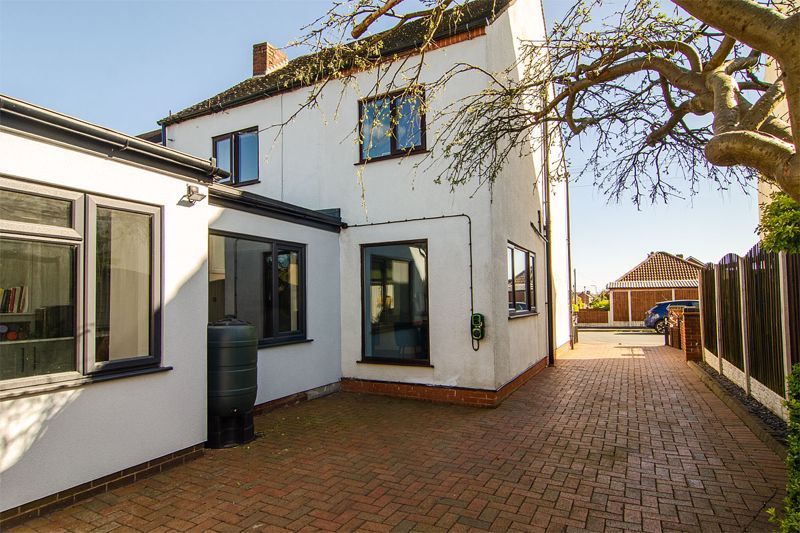 4 bed semidetached house for sale in Cross Street, Chase Terrace