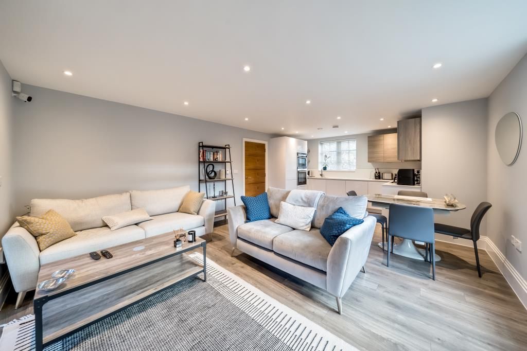 1 bed flat to rent in Ashridge Close, Finchley N3, £1,600 pcm Zoopla