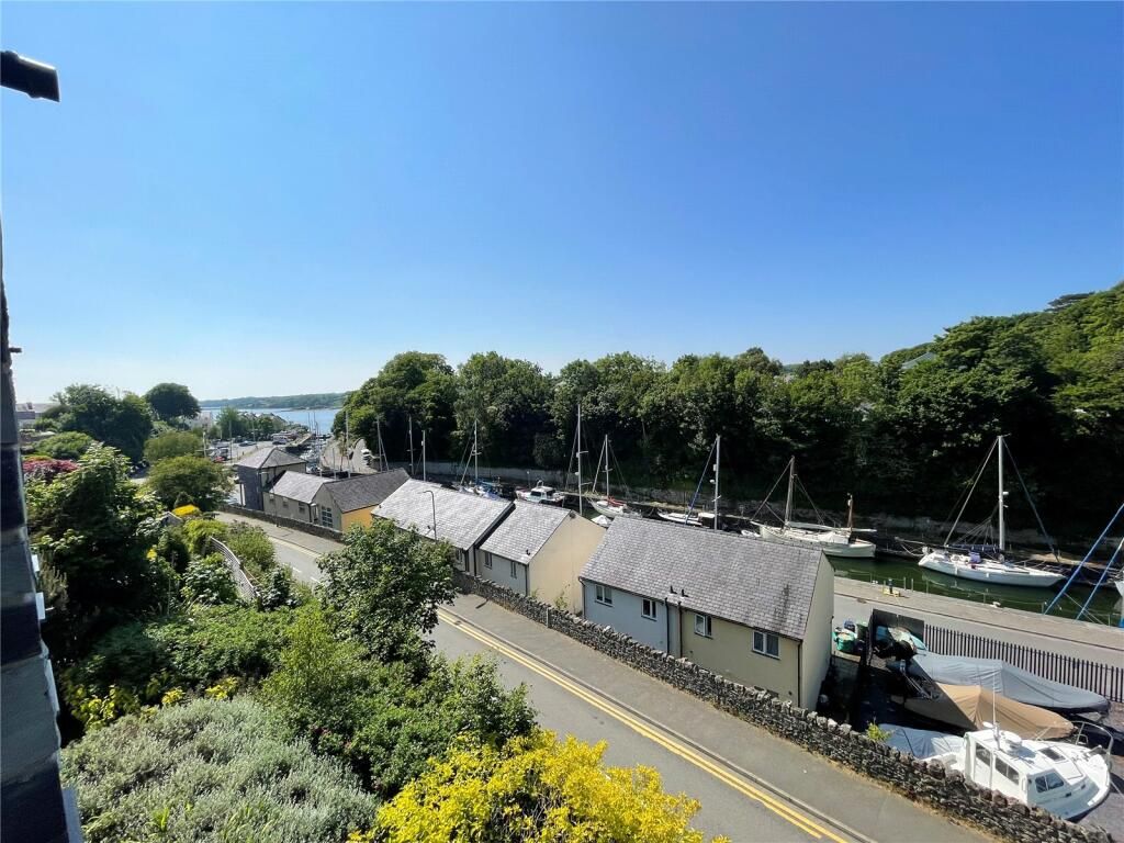 2 bed flat to rent in Llys Marina, Y Felinheli LL56, £995 pcm Zoopla
