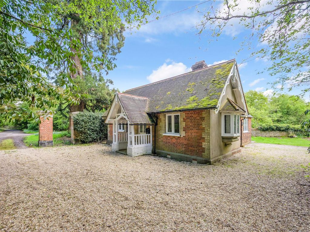 3 bed detached house for sale in Dorking Road, Tadworth KT20 Zoopla