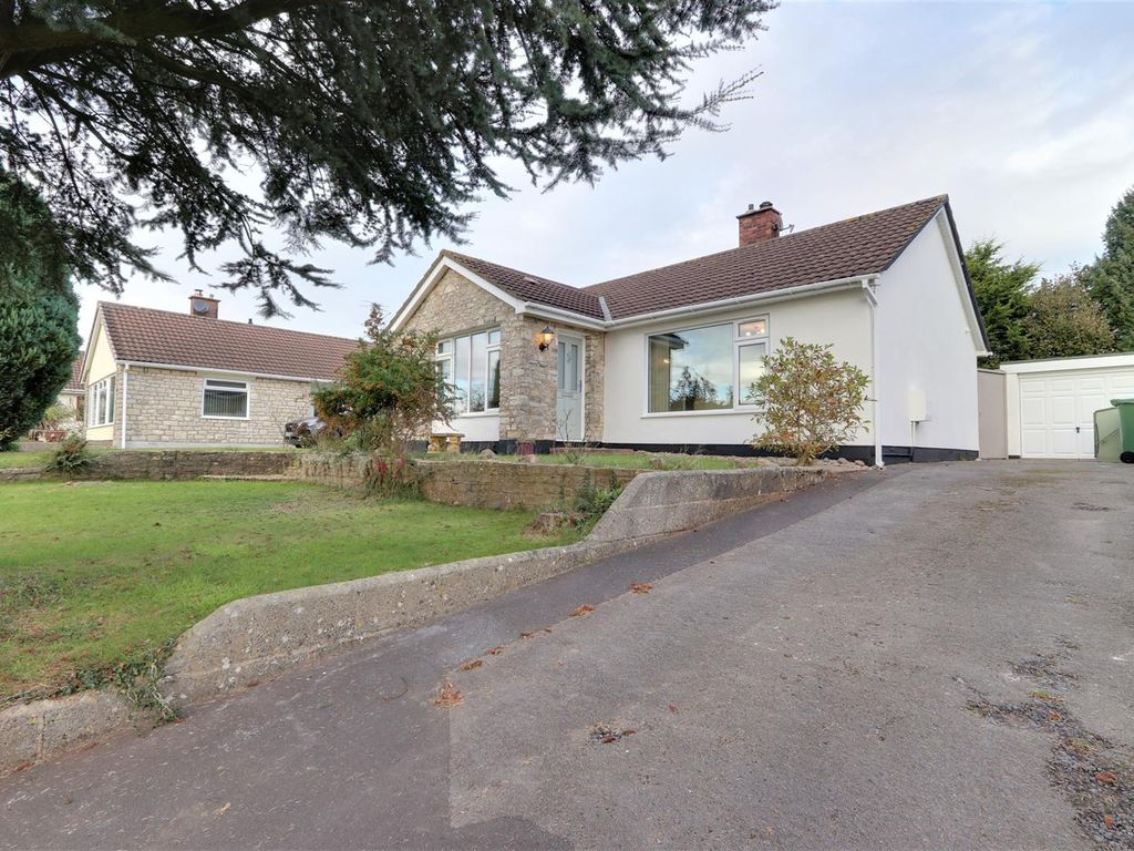 3 bed detached bungalow for sale in Butlass Close, High Littleton