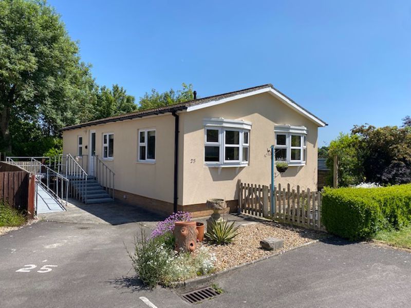 2 bed mobile/park home for sale in Railway Triangle Park Homes