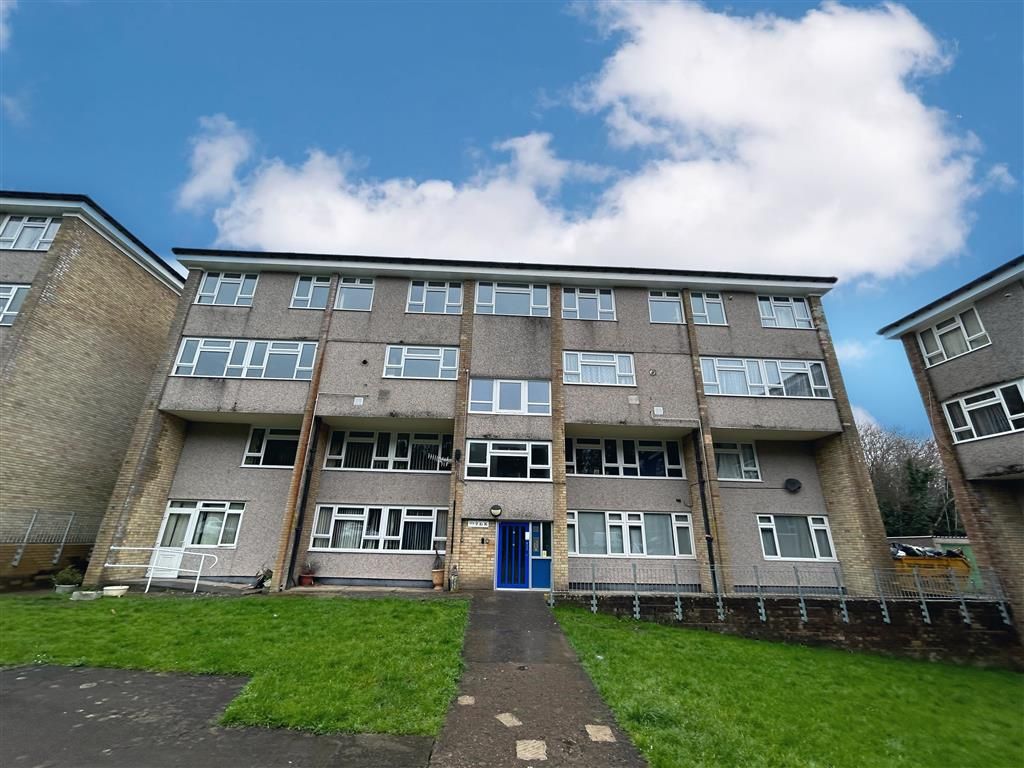 3 bed flat to rent in Viaduct Court, Lower Cwm, Pontypool NP4, £850 pcm