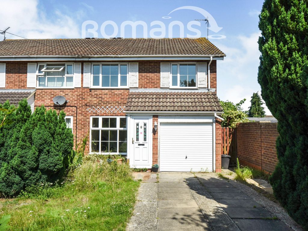 3 bed semidetached house to rent in Dunbar Drive, Woodley RG5 Zoopla