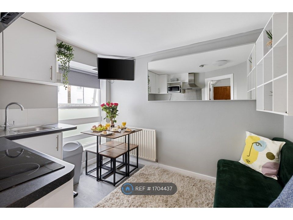 2 bed flat to rent in Knowsley Road, London SW11 Zoopla