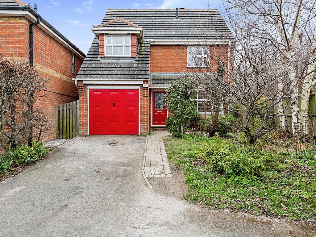 5 bed detached house for sale in Millers Way, Houghton Regis, Dunstable