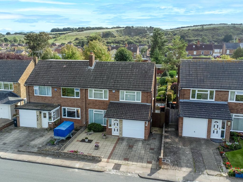 3 bed semidetached house for sale in St Christophers Close, Dunstable