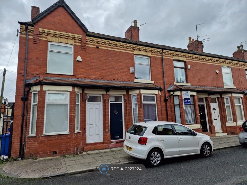2 bed terraced house to rent in Coniston Street, Salford M6, £975 pcm