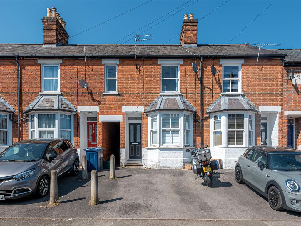 3 bed terraced house for sale in Gordon Road, High HP13, £