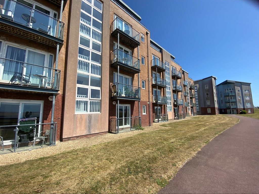 2 bed flat to rent in Pentre Doc Y Gogledd, Llanelli SA15, £1,000 pcm