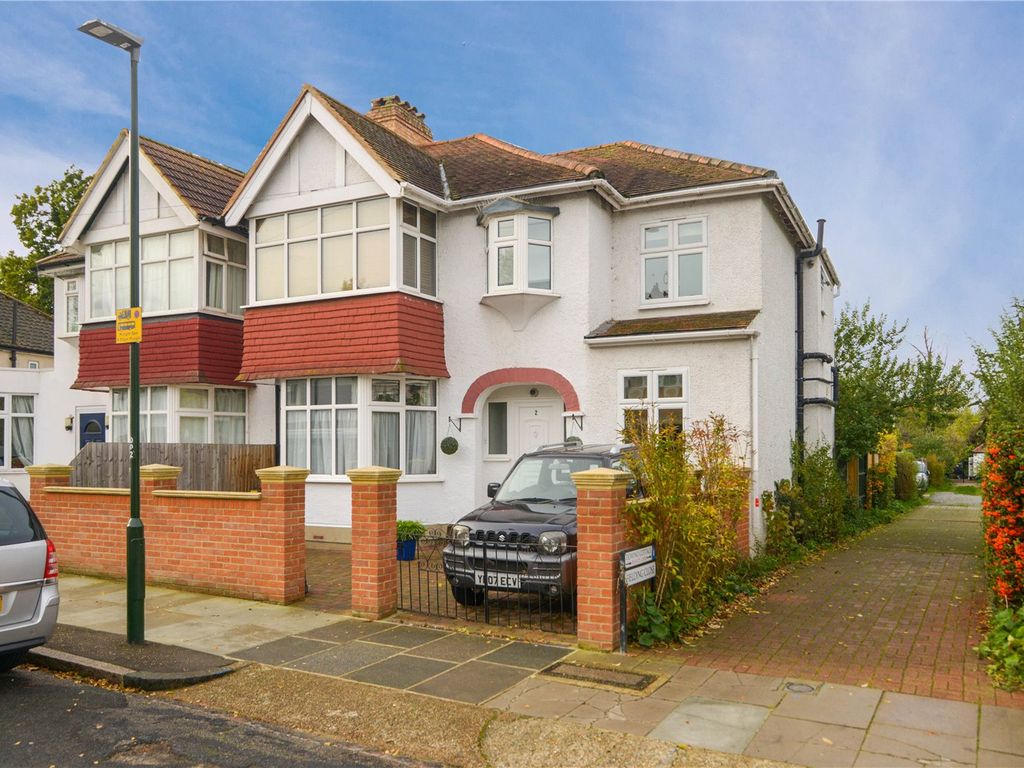 4 bed semidetached house to rent in Fielding Avenue, Twickenham TW2