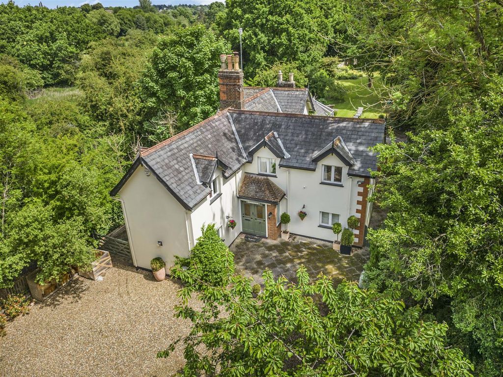 3 bed detached house for sale in St. Marys Lane, Hertingfordbury