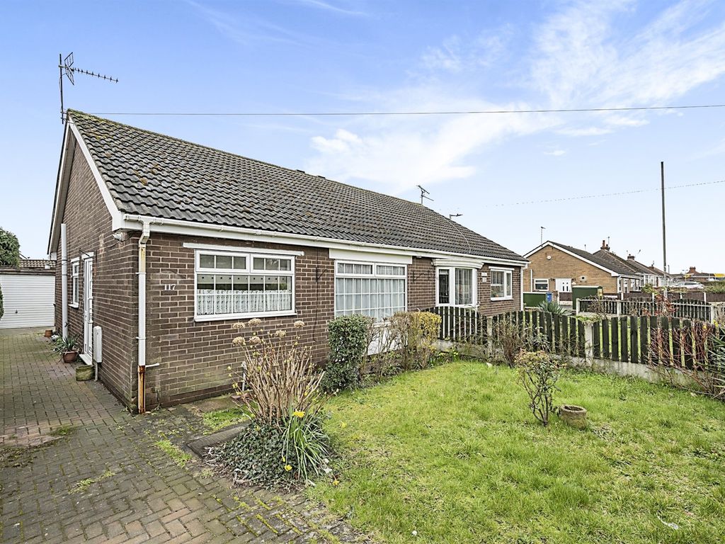 2 bed semidetached bungalow for sale in Station Road, Dunscroft