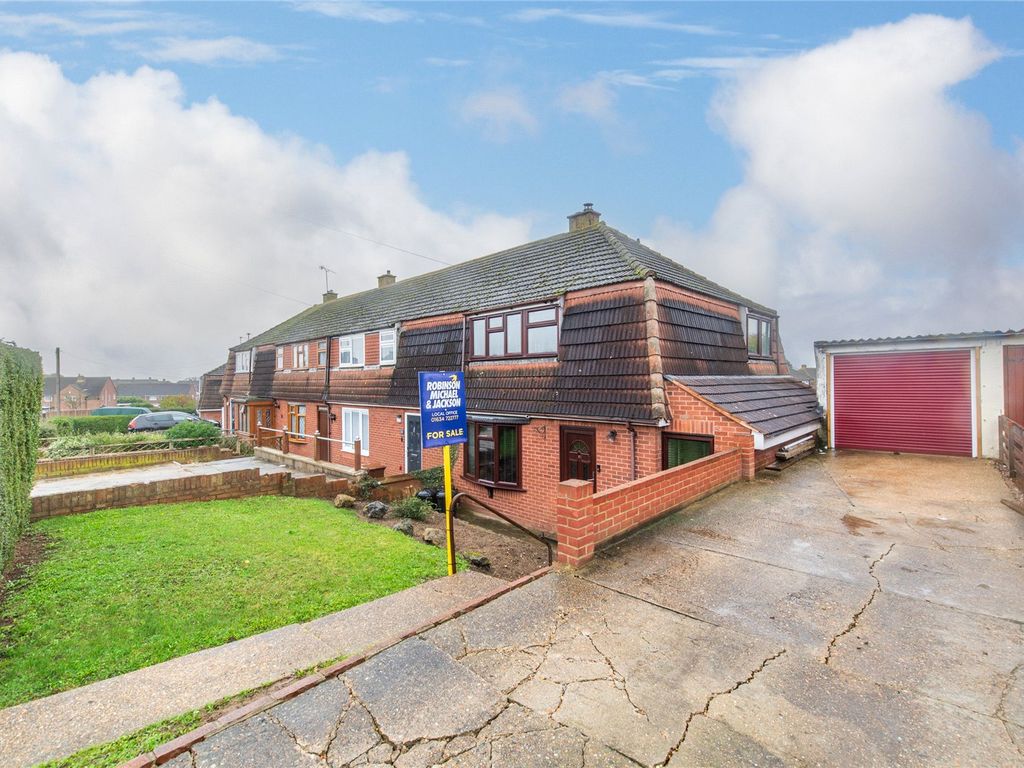 3 bed semidetached house for sale in St. Johns Road, Hoo, Rochester