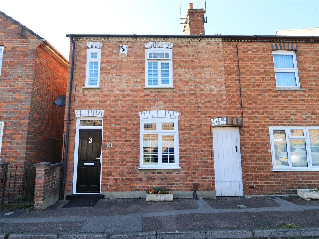 3 bed end terrace house for sale in Prospect Road, Stony Stratford