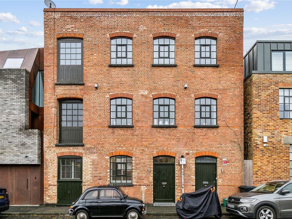 Glentham Road, Barnes, London SW13  