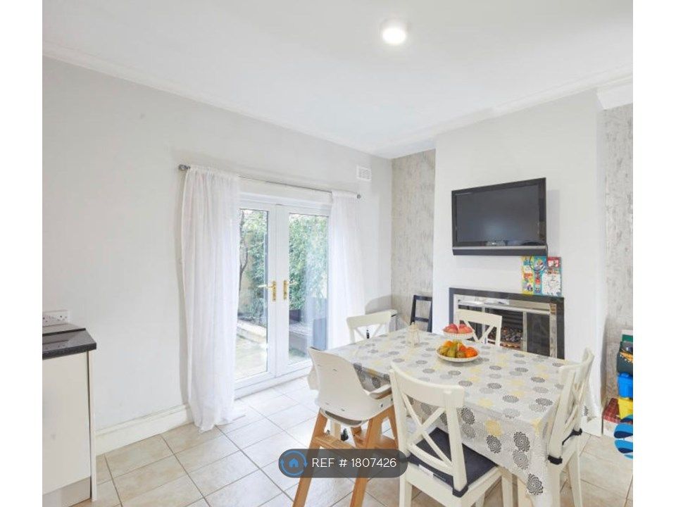 3 bed terraced house to rent in Allington Street, Liverpool L17, £1,250