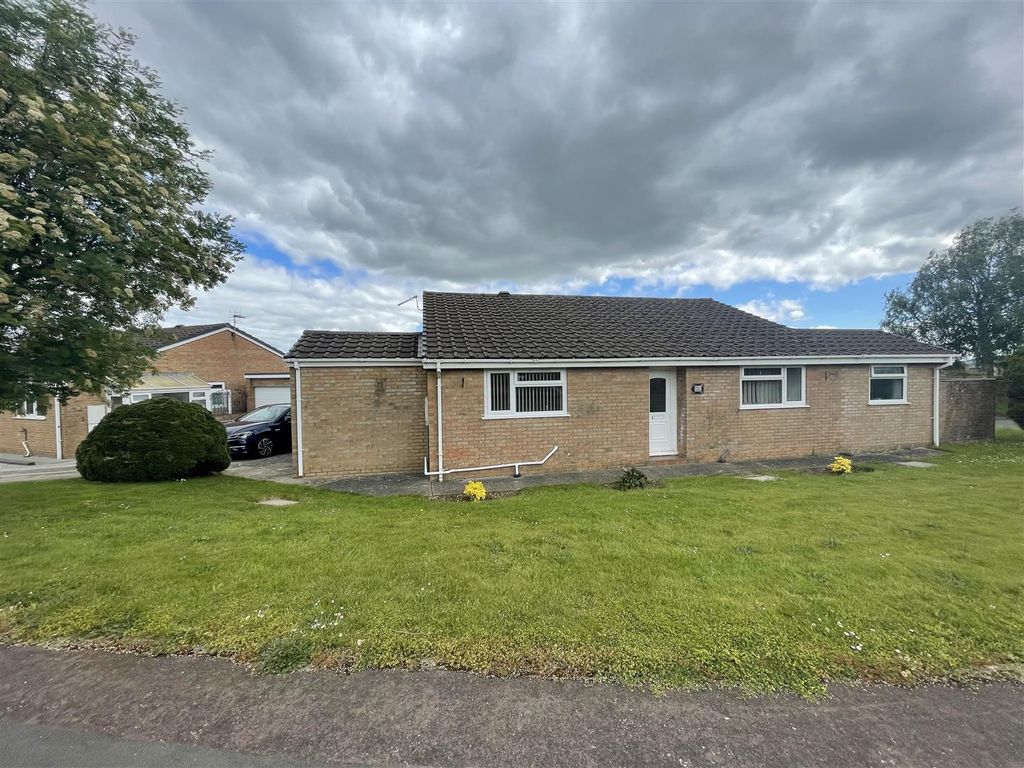 3 bed detached bungalow for sale in Park View, Crewkerne TA18, £350,000