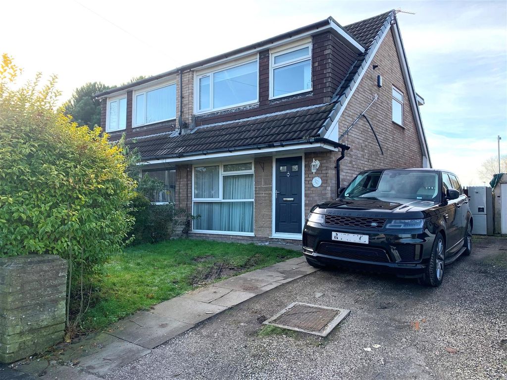3 bed semidetached house for sale in Bradfield Close, Stockport SK5, £